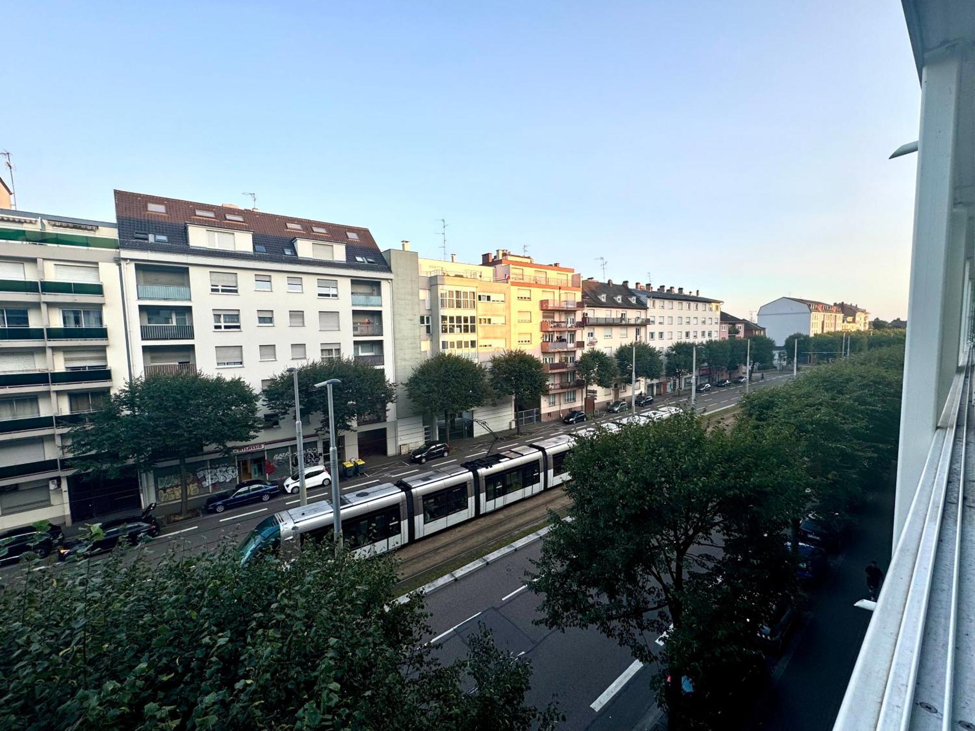 Stbg Bel Appartement Avec Balcon Strasbourg Bagian luar foto
